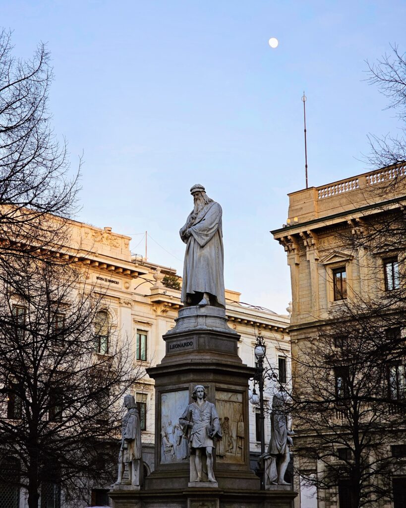 leonardo da vinci statue at piazza della scala