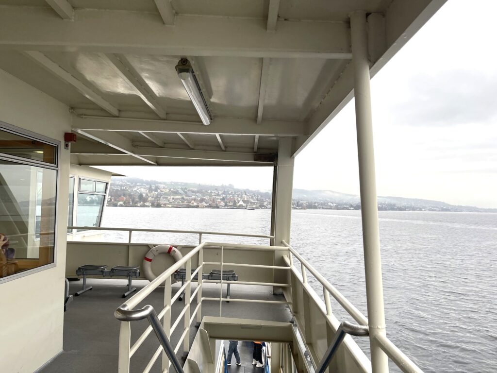 ferry toward horgen