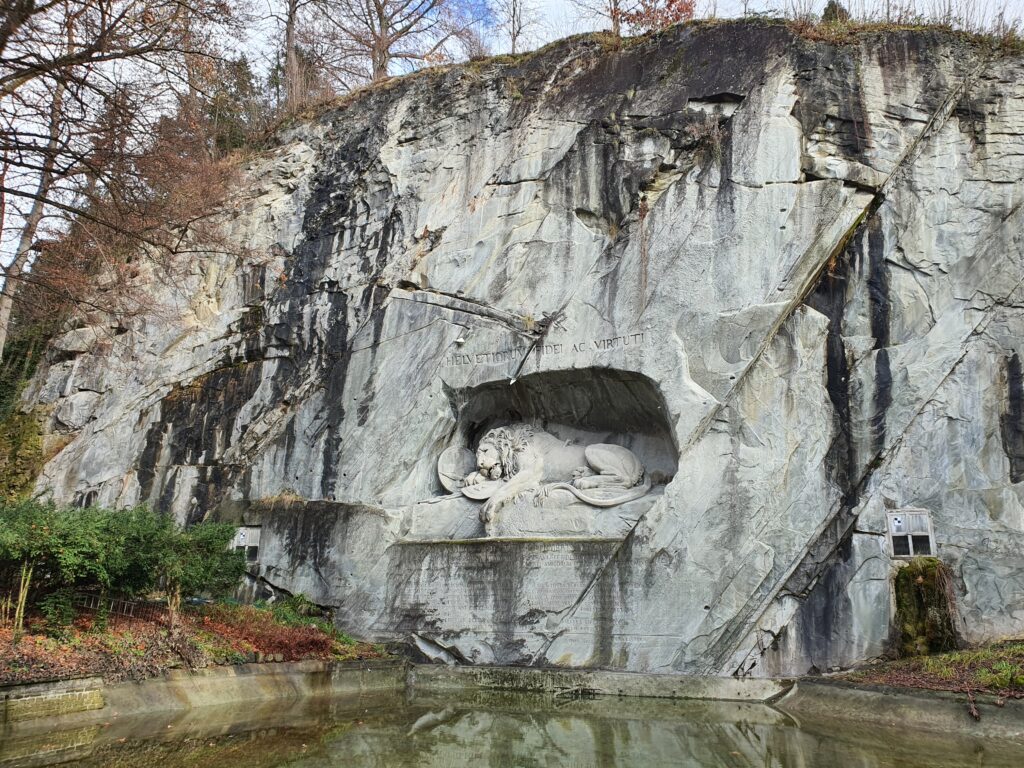 lion monument