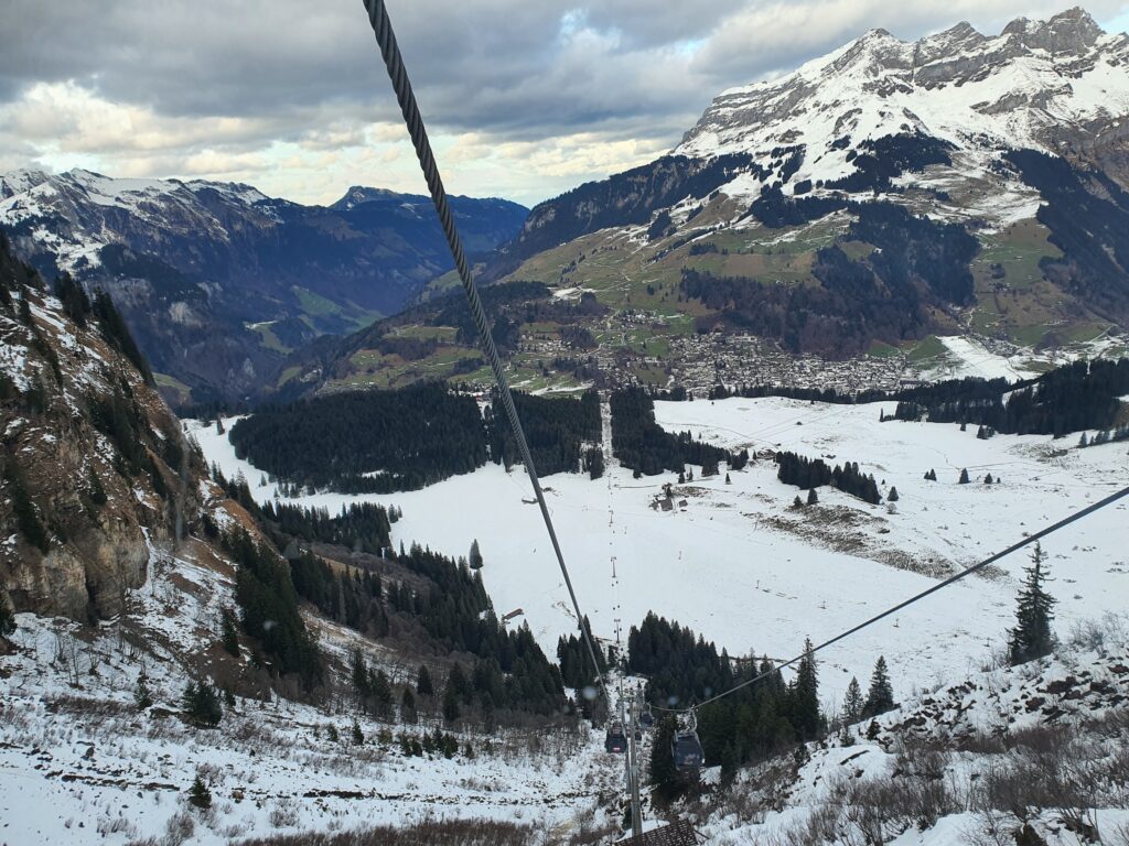 the rotating titlis rotair gondola (2)